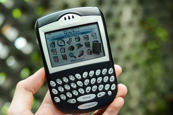 Diem mat nhung mau dien thoai BlackBerry gay nhieu nhung nho nhat