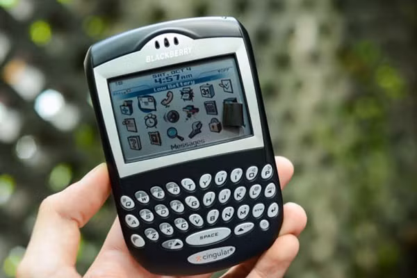 Diem mat nhung mau dien thoai BlackBerry gay nhieu nhung nho nhat