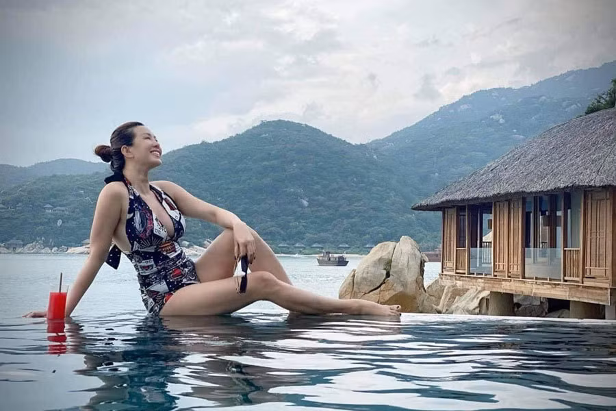 br/> Trải qua 3 lần sinh nở, hoa hậu Thu Hoài ý thức được việc giữ được vóc dáng đẹp sẽ giúp cô luôn rực rỡ, nóng bỏng.