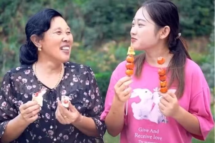 69 tuoi lam hot TikToker, tu no dam dia nay thu tien ty/nam