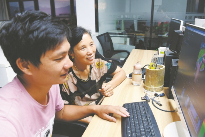 69 tuoi lam hot TikToker, tu no dam dia nay thu tien ty/nam-Hinh-4