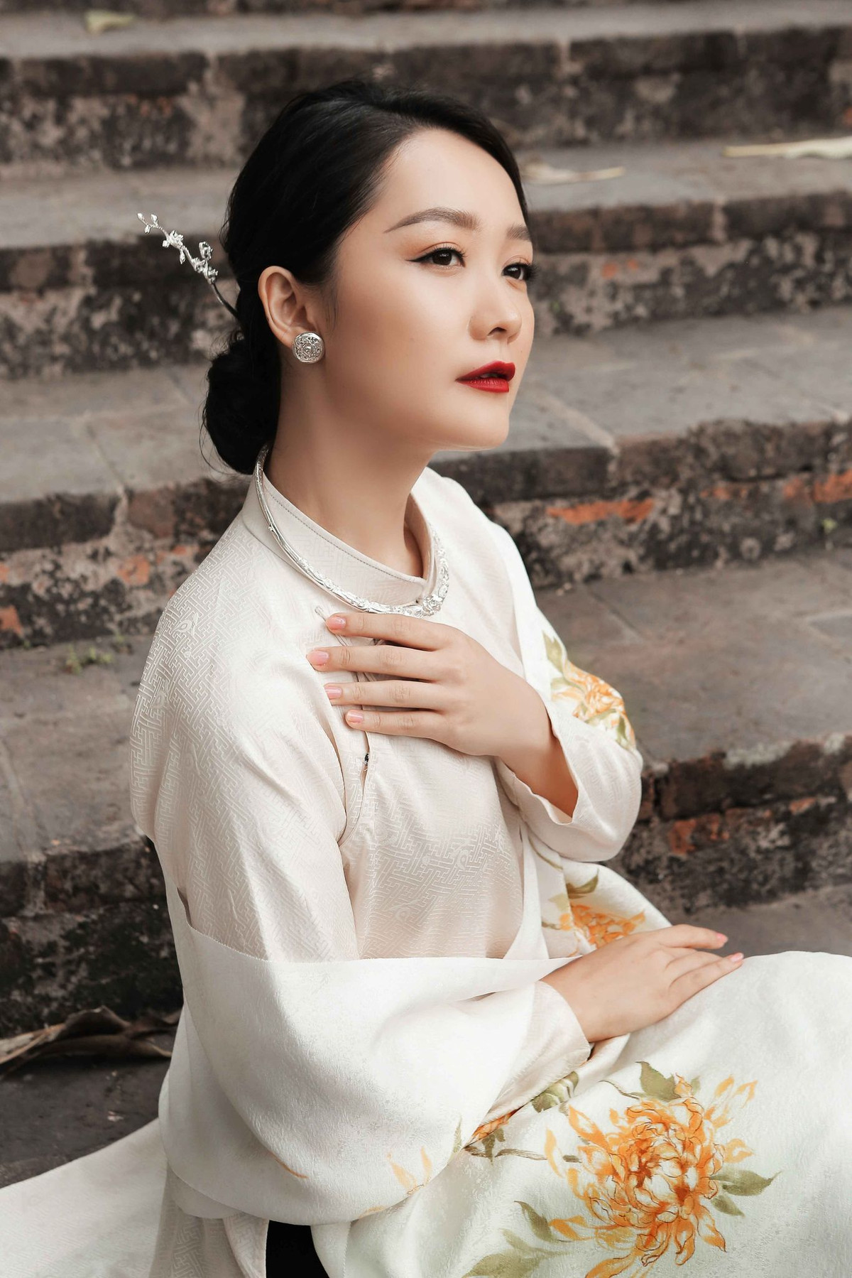 Sở hữu nhan sắc xinh đẹp nhưng BTV Thu Hà ít khi chia sẻ hình ảnh của mình trên trang cá nhân. Tuy nhiên mỗi lần xuất hiện, nữ BTV luôn đốn tim khán giả mến mộ bởi vẻ đẹp của mình.