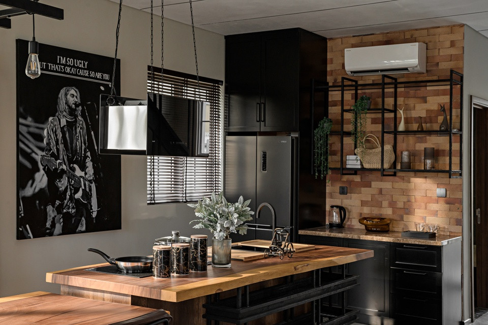 br/> Khu vực nấu nướng được đặt ở đảo bếp thay vì bố trí sát tường như thường thấy. 