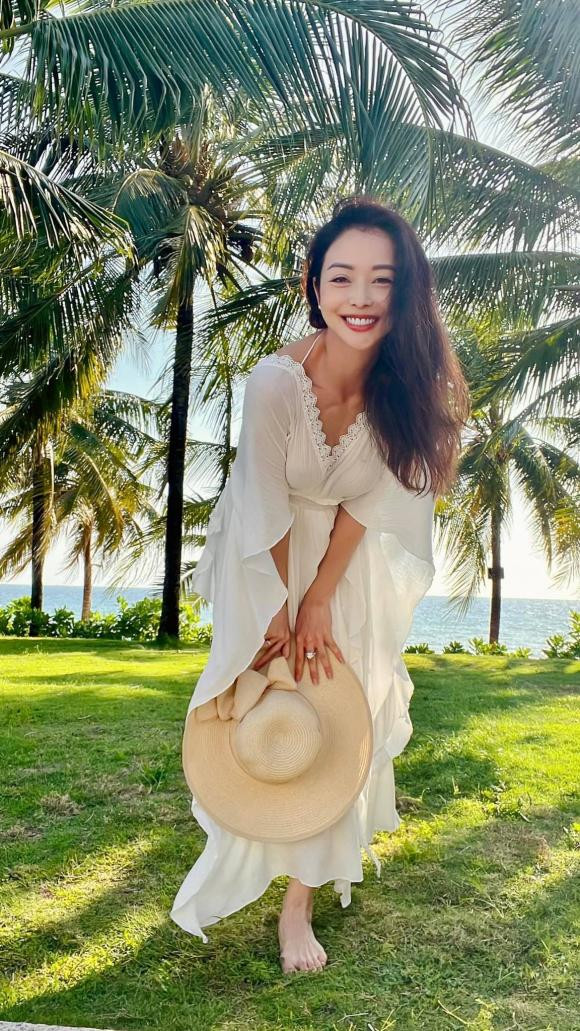 Jennifer Pham khoe dang nuot na sau 4 lan sinh no-Hinh-2