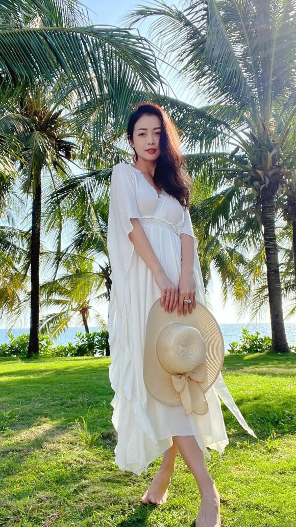 Jennifer Pham khoe dang nuot na sau 4 lan sinh no-Hinh-4