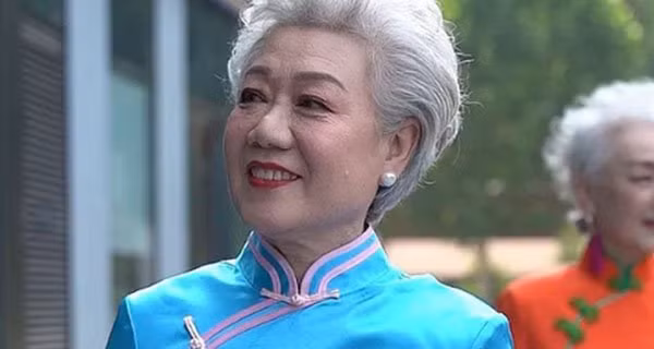 Tai sao con nguoi lai gu lung, toc bac va da doi moi sau khi gia?