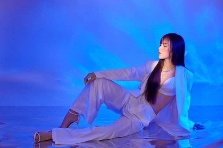 Khoảng 6 tháng trước, cô trở ra Hà Nội để tham gia phim truyền hình đầu tiên của mình. Lần đầu chạm ngõ làng phim truyền hình, Jenna Anh Phương vào vai Thùy Anh trong “Anh có phải đàn ông không?” - bộ phim sắp được phát trên VTV, nối sóng “Mặt nạ gương”.