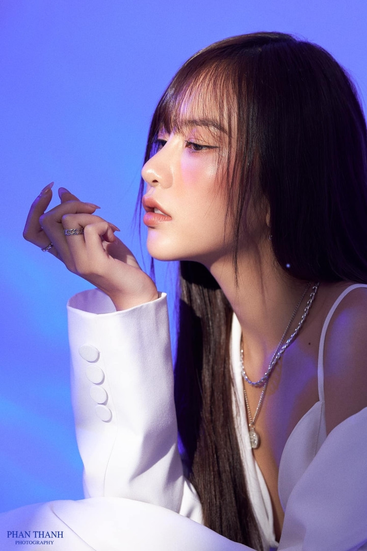 br/> Từ hồi bé, Anh Phương đã đóng một số phim, sau đó cô vắng bóng trên phim ảnh suốt thời gian dài và mới trở lại theo đuổi nghiệp diễn từ năm 2020. Cô đóng các web drama, MV và cũng đã có MV của riêng mình.