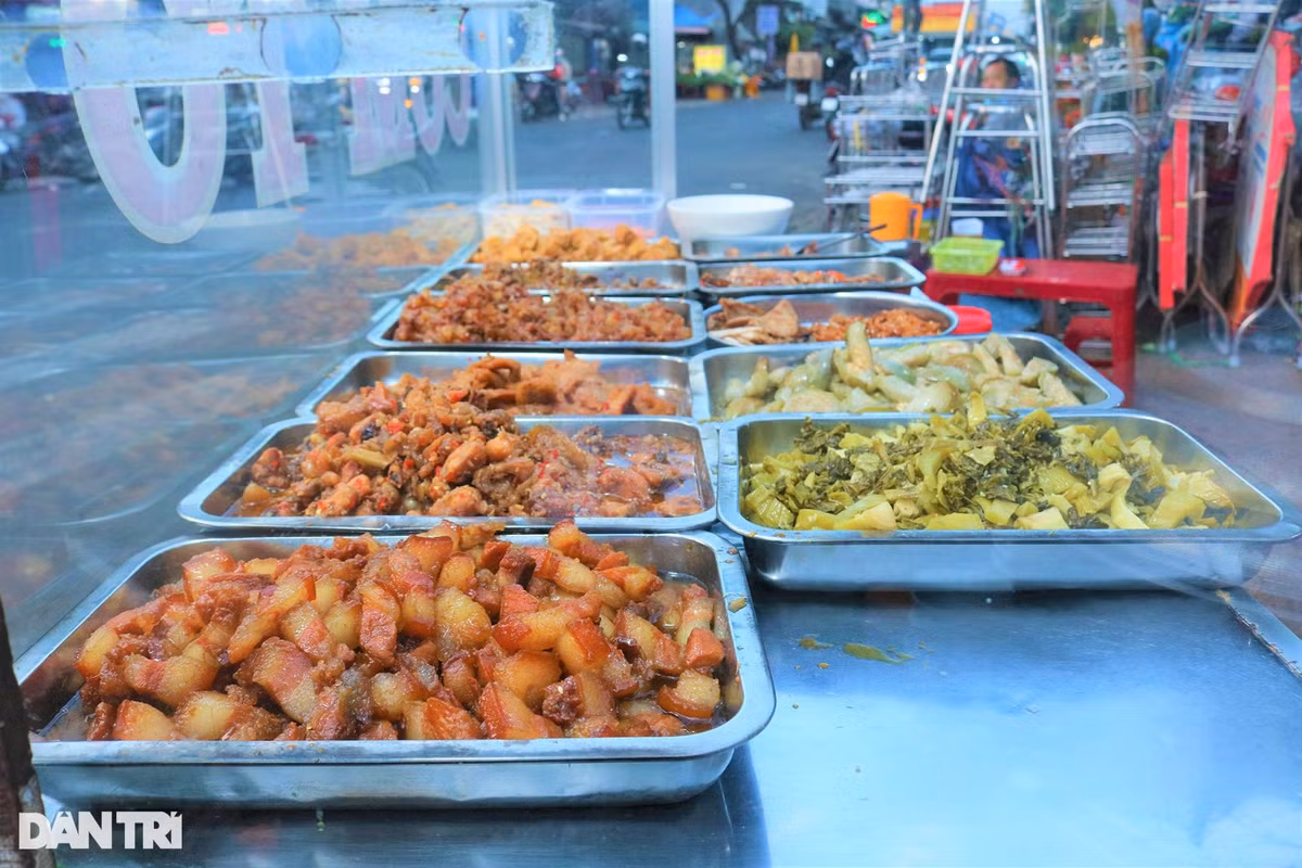 Com to pho nui chinh phuc du khach, mot quan ban 300 suat moi ngay-Hinh-3