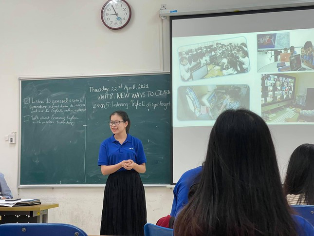 Lop hoc Tieng Anh mien phi cua co sinh vien nam cuoi truong DH Ngoai Ngu-Hinh-3