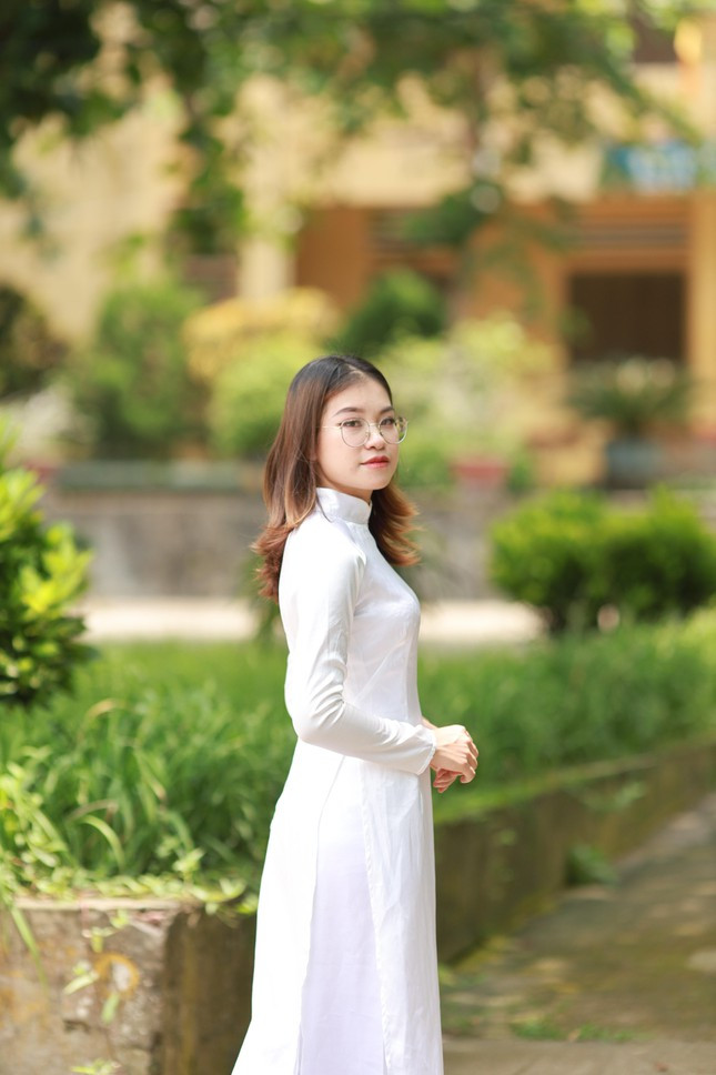 Lop hoc Tieng Anh mien phi cua co sinh vien nam cuoi truong DH Ngoai Ngu-Hinh-2