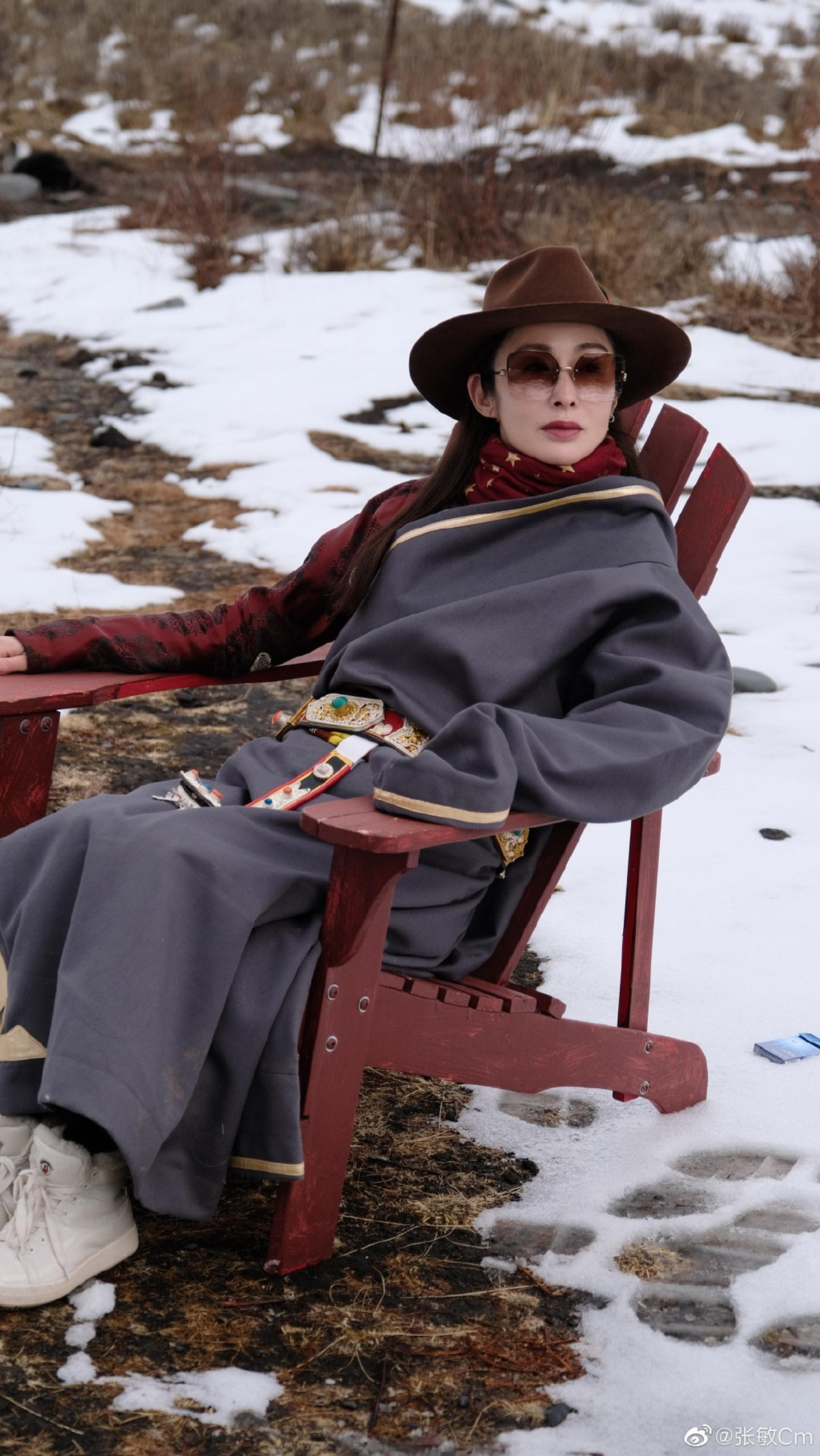 br/> Năm 1999, cô đến với Uông Vũ - một trong những "Từ thiếu kinh thành" khét tiếng Bắc Kinh, kém cô 5 tuổi. Mặn nồng chưa được bao lâu, Trương Mẫn bị tình trẻ "đá" vì lỡ say mê "Én nhỏ" Triệu Vy.