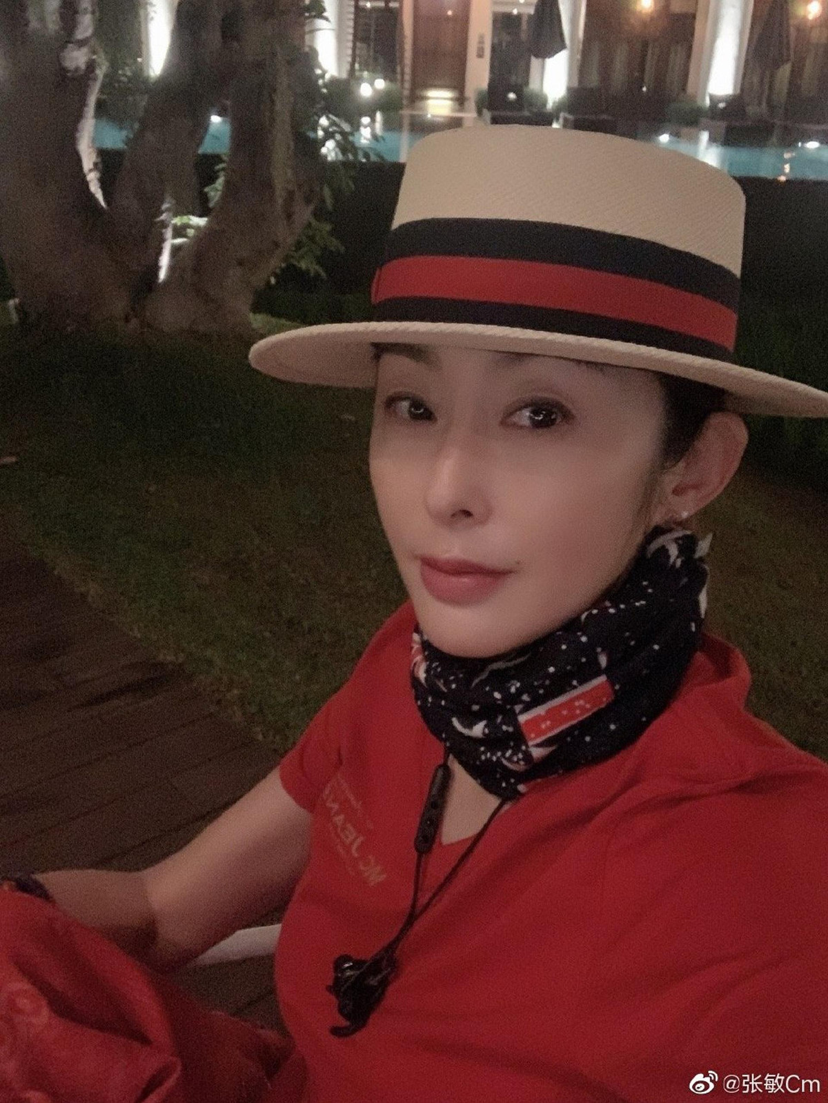  Làm trong lĩnh vực thẩm mỹ, cô chú trọng bảo dưỡng nhan sắc và hình thể. Sắc vóc "không tuổi" của cô nhận được vô số lời ca tụng từ dân mạng.