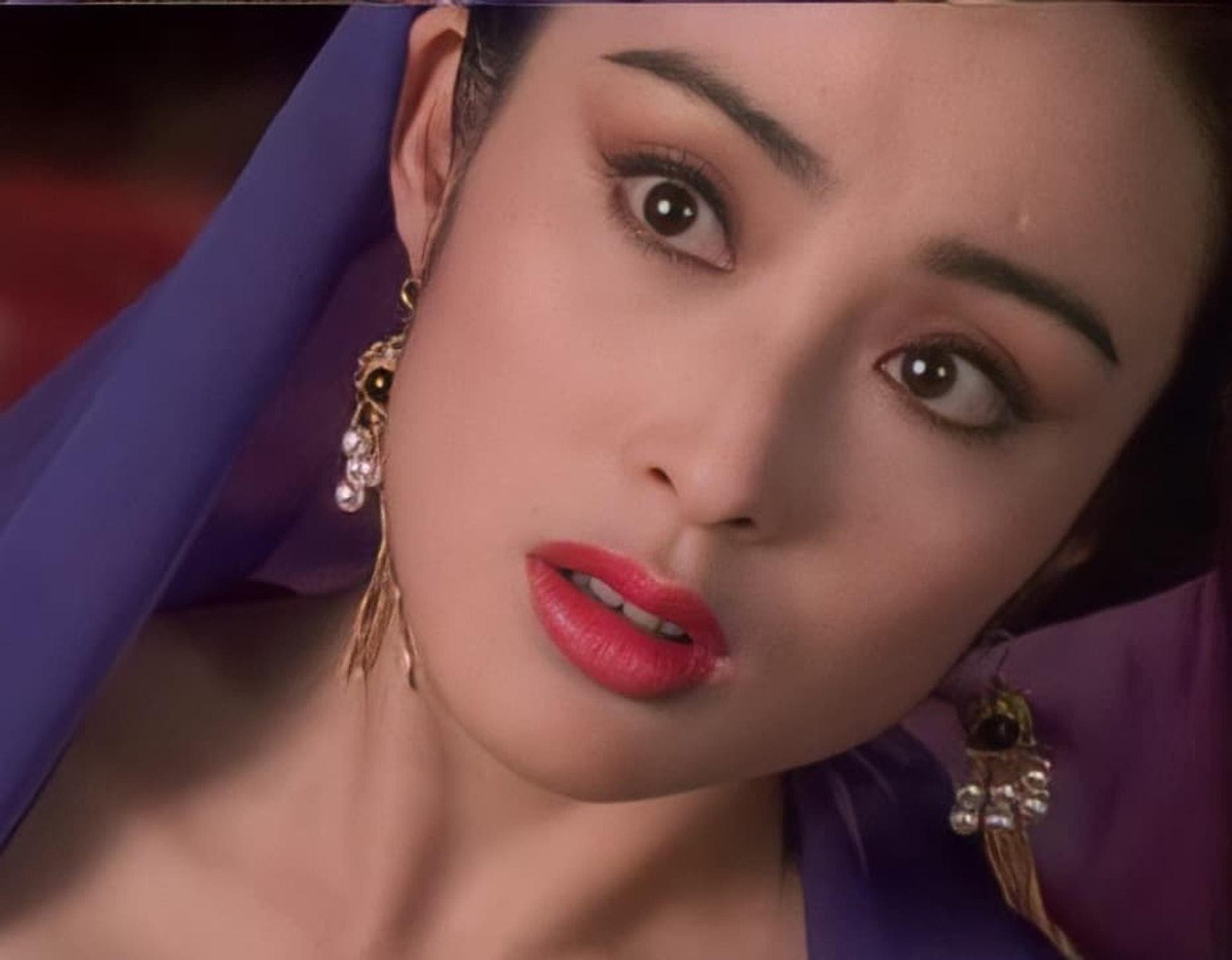 br/> Trương Mẫn sinh năm 1968 tại Thượng Hải, Trung Quốc. Năm 11 tuổi, cô theo gia đình chuyển đến sinh sống ở Hong Kong (Trung Quốc). Từ nhỏ, Trương Mẫn đã nổi bật nhờ ngoại hình xinh xắn.