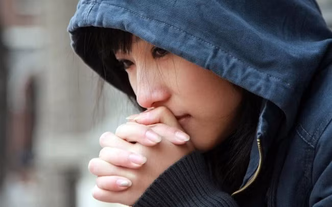 Chi dau toi bong tu nhot minh trong phong suot 2 ngay