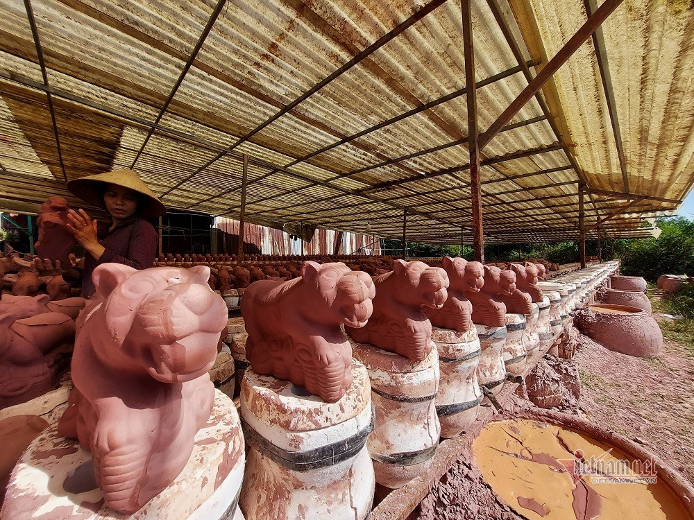 Ho ngam ngoc: Linh vat luyen lo lua nghin do chao Tet Nham Dan-Hinh-3