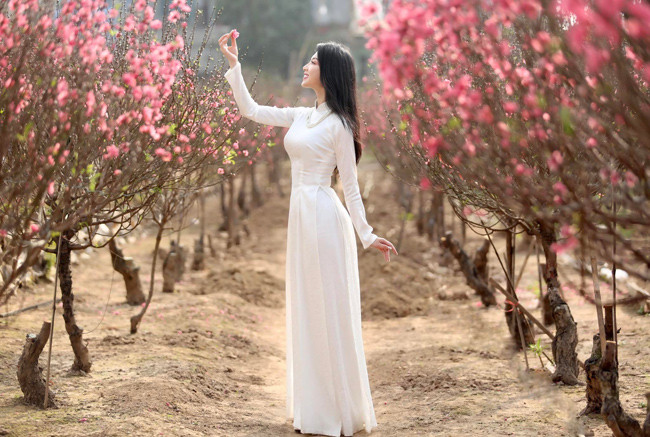 Nụ cười rạng rỡ, nét đẹp duyên dáng của nữ biên tập viên khiến nhiều người mê đắm.