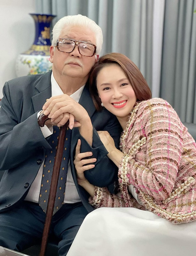 NSUT Duc Trung tiet lo ve con trai ruot la 