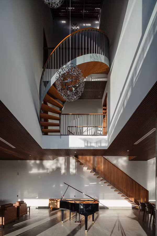 Biệt thự hiện đại 3 tầng có mái gấp độc đáo ở vùng ven Sài Gòn ảnh 15