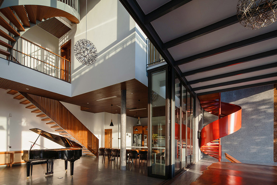 Biệt thự hiện đại 3 tầng có mái gấp độc đáo ở vùng ven Sài Gòn ảnh 13