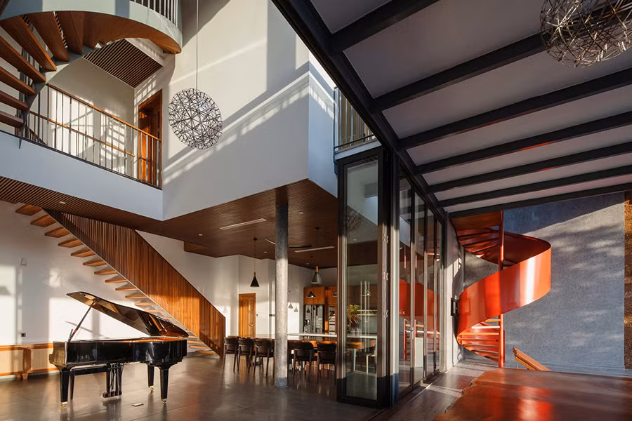 Biệt thự hiện đại 3 tầng có mái gấp độc đáo ở vùng ven Sài Gòn ảnh 13