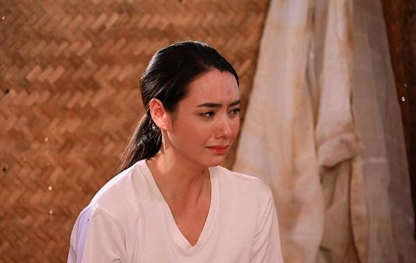 Con gai lam dau kho, bo me lai o to don ve an mung thoat nan-Hinh-2