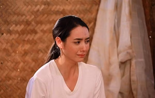 Con gai lam dau kho, bo me lai o to don ve an mung thoat nan-Hinh-2