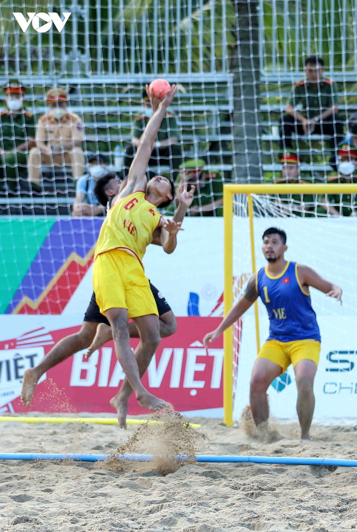 Sự phối hợp nhuần nhuyễn giữa tấn công và phòng thủ khiến chúng ta giữ cách biệt 10 điểm so với đối thủ trong cả 2 hiệp.