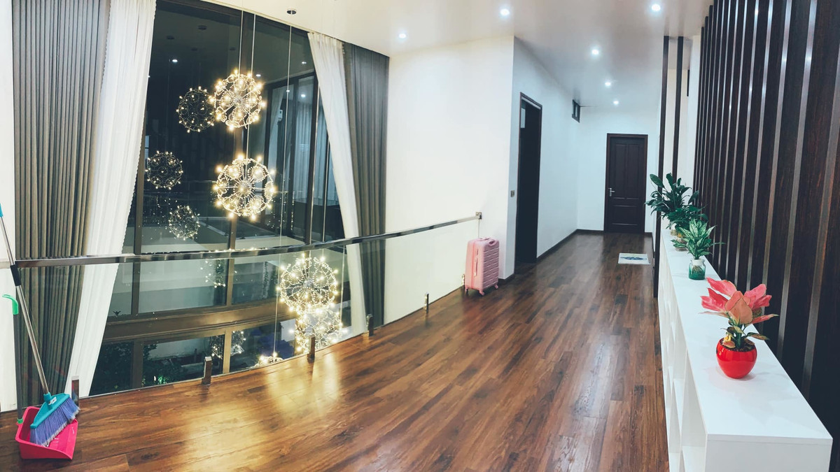 Vợ chồng trẻ tự thiết kế, thi công biệt thự kính đủ góc sống ảo ảnh 14