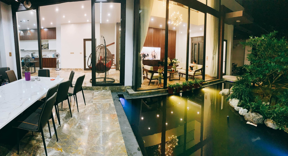 Vợ chồng trẻ tự thiết kế, thi công biệt thự kính đủ góc sống ảo ảnh 6