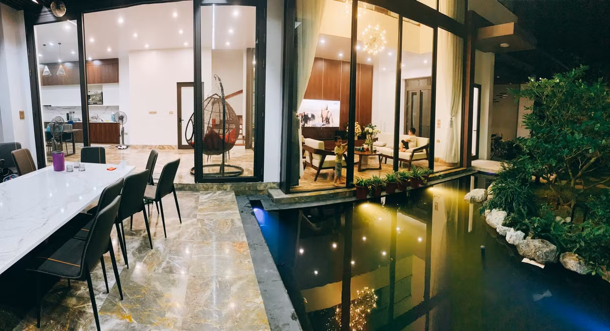 Vợ chồng trẻ tự thiết kế, thi công biệt thự kính đủ góc sống ảo ảnh 6