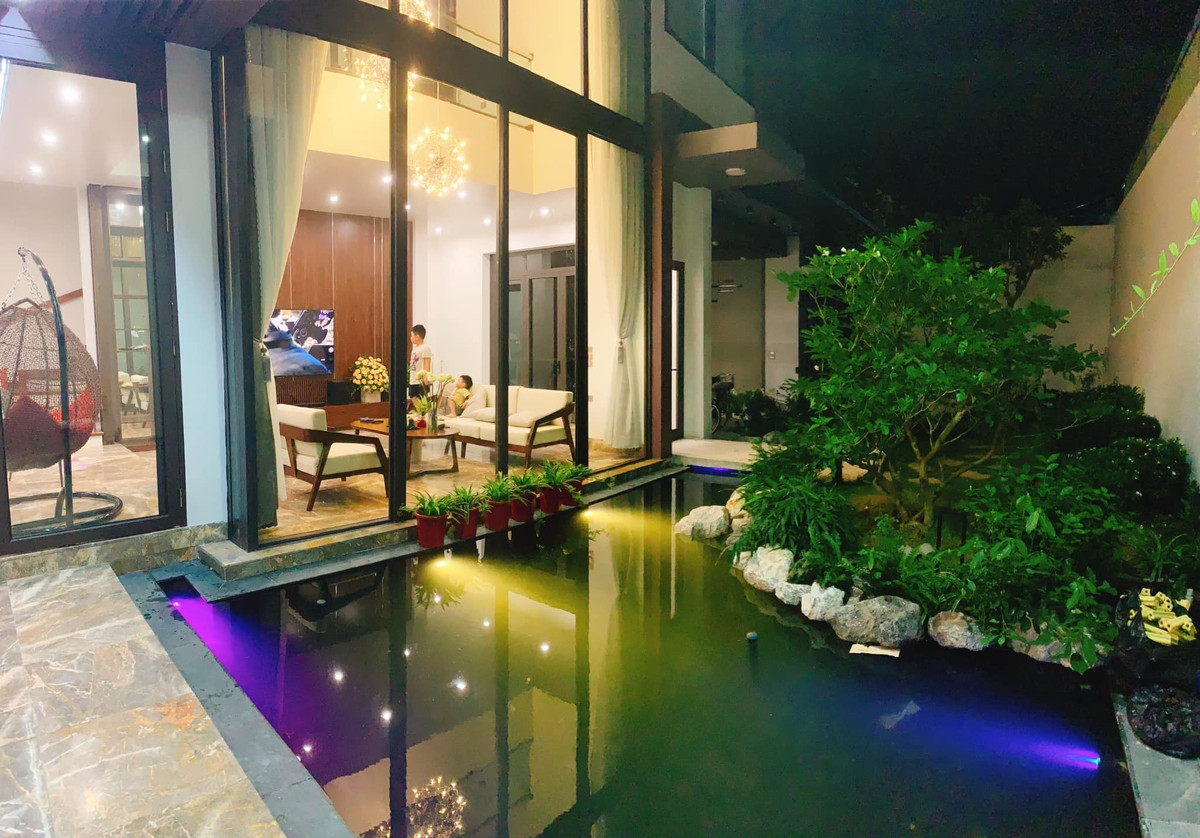 Vợ chồng trẻ tự thiết kế, thi công biệt thự kính đủ góc sống ảo ảnh 21