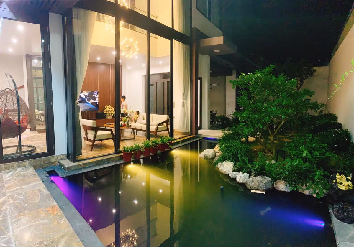 Vợ chồng trẻ tự thiết kế, thi công biệt thự kính đủ góc sống ảo ảnh 21