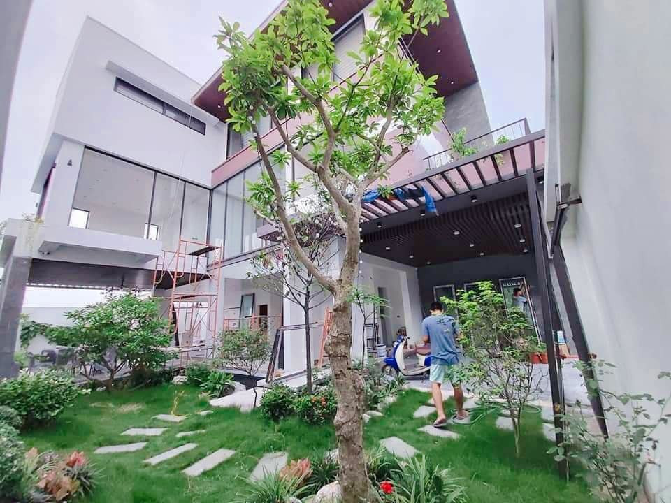 Vợ chồng trẻ tự thiết kế, thi công biệt thự kính đủ góc sống ảo ảnh 20