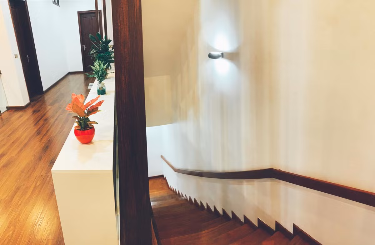 Vợ chồng trẻ tự thiết kế, thi công biệt thự kính đủ góc sống ảo ảnh 11