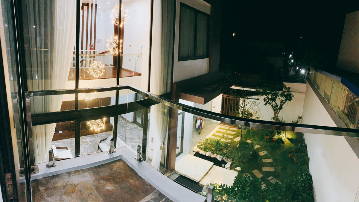Vợ chồng trẻ tự thiết kế, thi công biệt thự kính đủ góc sống ảo ảnh 19