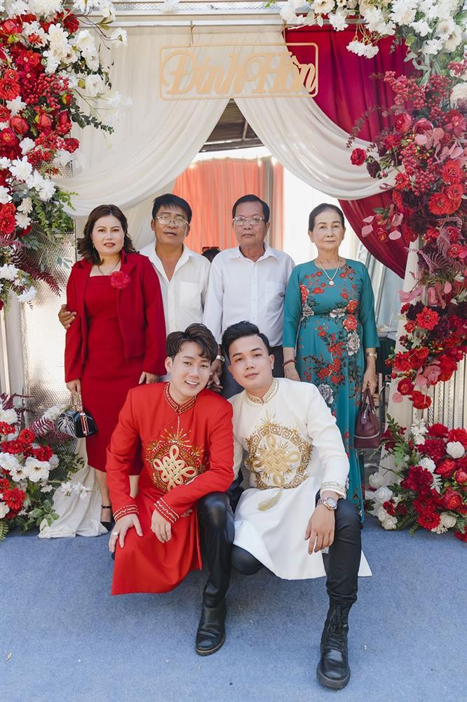 Chuyen tinh cap LGBT nam: Yeu nhau tu cu tat luc uong say-Hinh-11