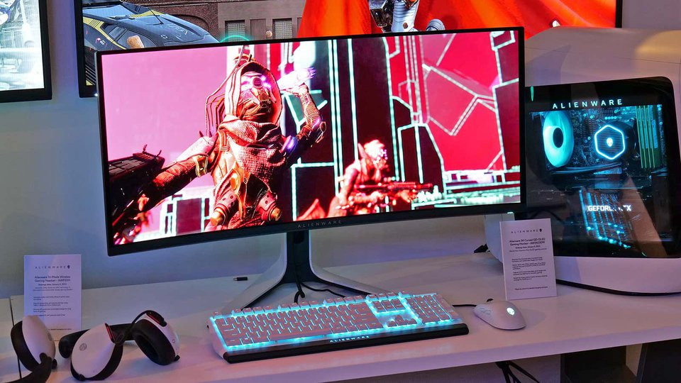 br/> Alienware AW3423DW là một trong những màn hình máy tính QD-OLED đầu tiên được giới thiệu. Màn hình này có kích thước 34 inch, độ phân giải 3.440 x 1.400 pixel, tần số quét 175 Hz, thời gian phản hồi 0,1 ms, hỗ trợ 99,3% dải màu DCI-P3. Samsung cũng giới thiệu màn hình Odyssey G8QNB với tấm nền QD-OLED. Do đó, danh hiệu "đầu tiên" có thể dành cho thiết bị bán ra sớm hơn. Ảnh: Alienware.
