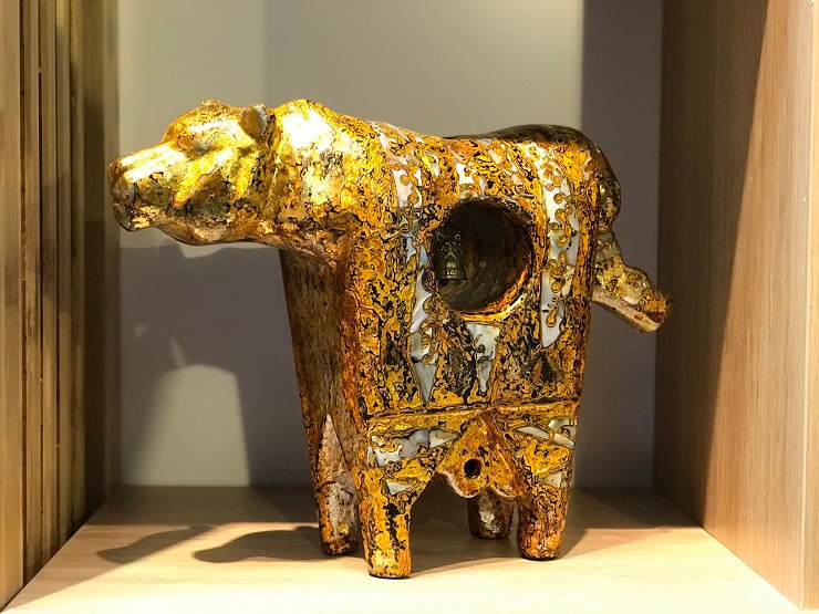 Con hổ hình cổng làng.