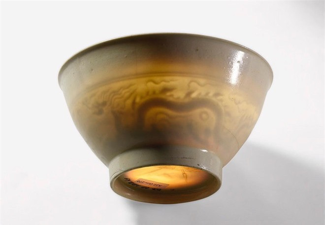 Những điều chưa biết về chiếc bát thấu quang hình rồng thời Lê sơ ảnh 4