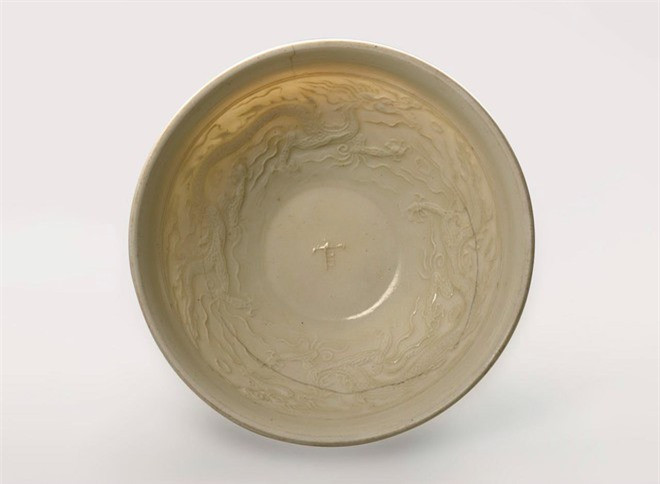 Những điều chưa biết về chiếc bát thấu quang hình rồng thời Lê sơ ảnh 6