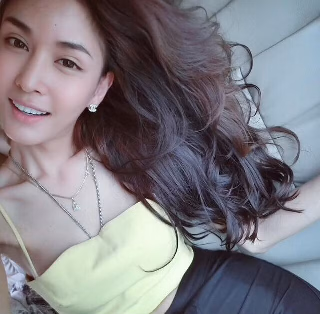 Cách tạo dáng, mái tóc, thân hình mềm mại, tất cả đã góp phần tạo nên nét quyến rũ riêng có cho Piyada Inthavong.