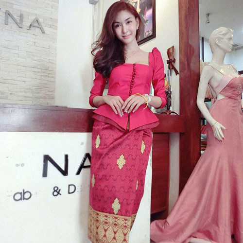 Piyada Inthavong bắt đầu được mọi người biết tới khi cô đại diện Lào tham gia cuộc thi Nữ hoàng Quốc tế 2014 tại Thái Lan ( Miss International Queen 2014).