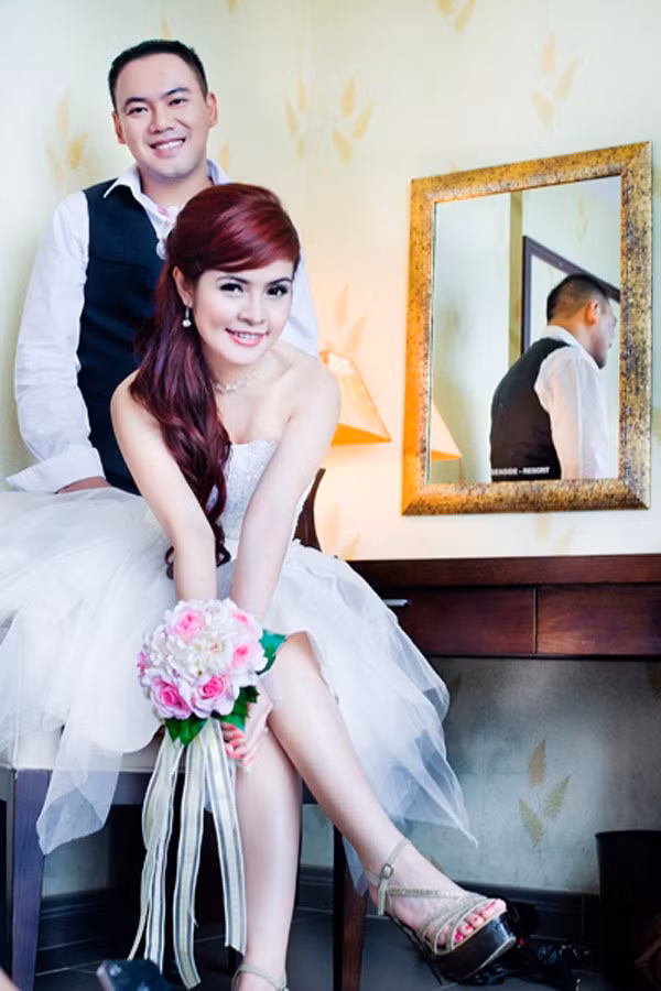 Tố Như hạnh phúc rạng ngời trong ngày cưới với Tyler Dương Cao Thanh.