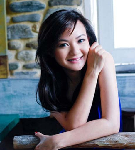 Vốn muốn con gái tập trung cho việc học, sau rồi mới hát hò nên ở Mỹ, mẹ Xuân Mai chỉ nhận show diễn cuối tuần để cô tập trung cho việc học. Mẹ nữ ca sĩ 19 tuổi từng chia sẻ, trong suốt 12 năm học, Xuân Mai luôn được vinh danh là một trong top 10 học sinh xuất sắc nhất của trường. Xuân Mai từng có ước mơ trở thành bác sĩ, luật sư nhưng hiện tại, cô đang học một trường về nghệ thuật tại Mỹ sau khi tốt nghiệp trung học.