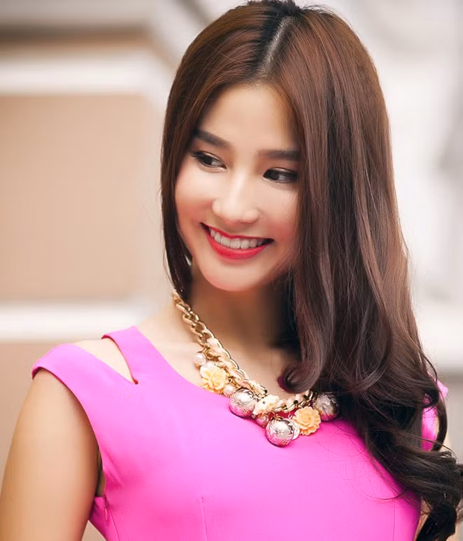 Để có thể thi đỗ vào trường đại học loại ưu, cô chia sẻ, suốt 12 năm phổ thông luôn miệt mài đèn sách, không dám đi chơi. Khi là sinh viên trường Đại học Ngoại thương, nữ diễn viên "Để Hội tính" luôn cân bằng giữa việc học và việc đóng phim. Dù bận rộn nhưng Diễm My vẫn đảm bảo kết quả học tại trường tốt và không để bị thi lại.