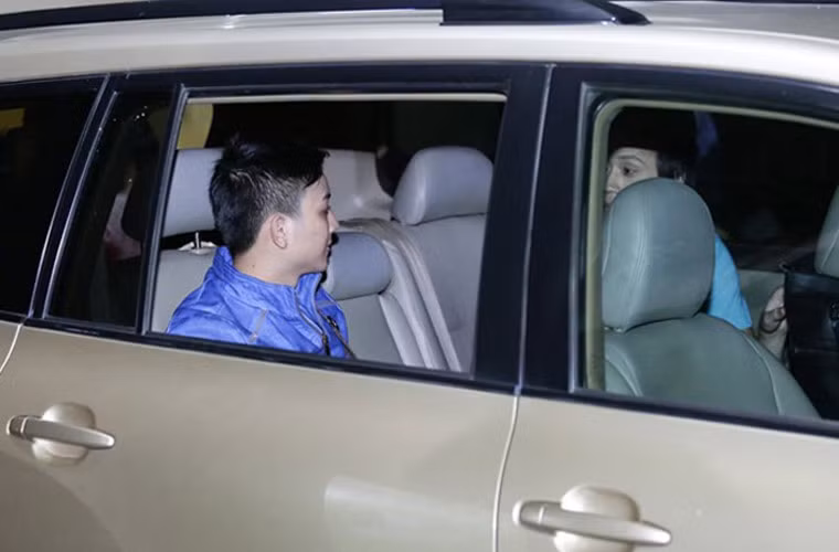 Ở ngoài đời hay trên sân khấu, Hoài Linh luôn xuất hiện với vẻ ngoài giản dị. Chiếc xe anh đi cũng có giá khoảng 1 tỷ đồng.