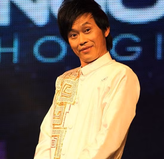 Hoài Linh từng nói: "Thực ra tôi xài kim cương từ lâu, người ta có mình cũng có, điều quan trọng là mình thích hay không thích. Có nhiều trường hợp hột xoàn đong bằng lon nhưng người ta tuyệt nhiên không mang một cái nào trên người".