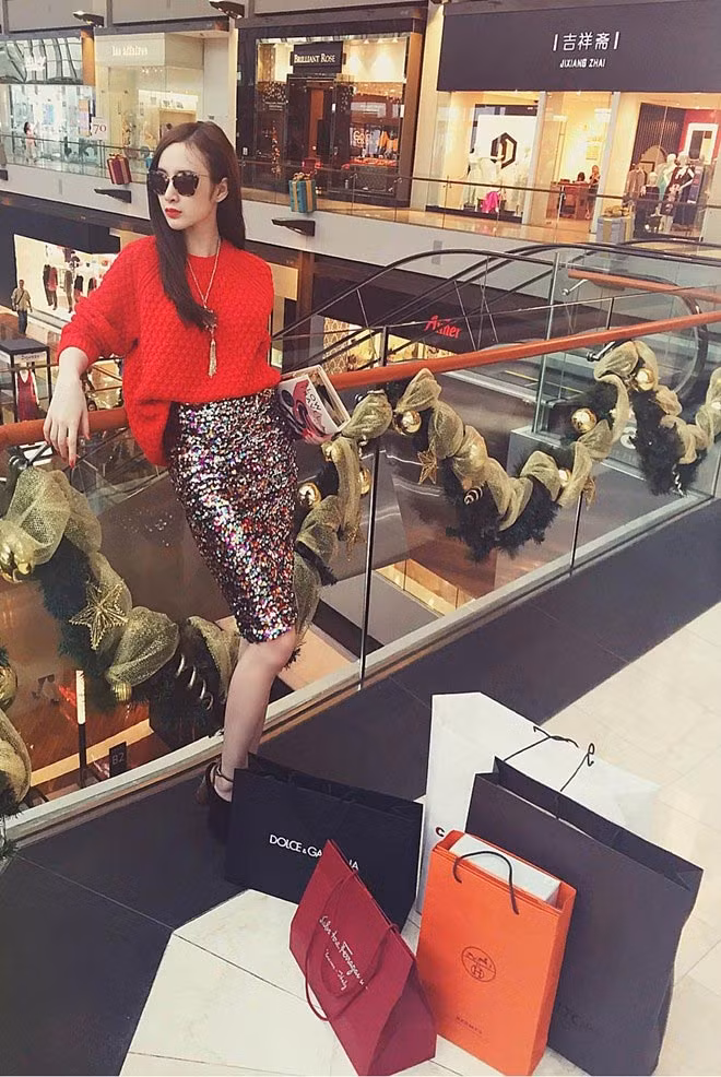 Nữ diễn viên "Tiểu thư đi học" cũng tậu được vài món đồ yêu thích. Sau khi trở về Việt Nam, Phương Trinh sẽ tập luyện gấp rút để chuẩn bị cho cuộc thi "Bước nhảy hoàn vũ" 2015 chuẩn bị lên sóng vào đầu tháng 1 tới. Bạn nhảy của cô là vũ công Kristan - bạn nhảy của Ngân Khánh năm ngoái.