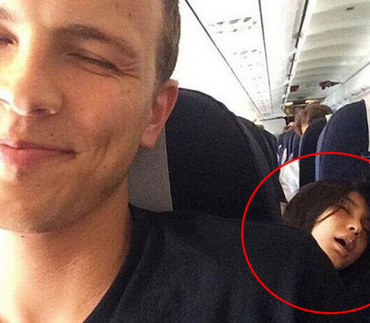 Angelababy ngủ gật há hốc miệng và không hề biết bị một anh chàng chụp trộm khoảnh khắc xấu xí.